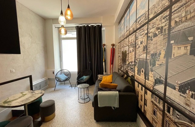 Rue Pétion, Métro VOLTAIRE, with Air Conditioning