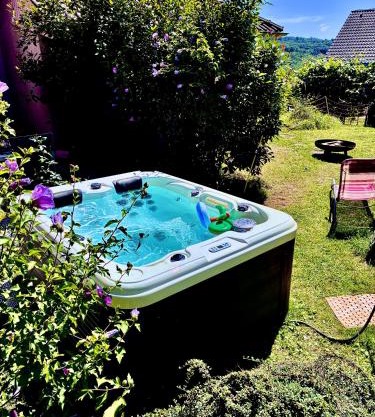 Ruhe & Erholung im Grünen! Mediterranes Landhaus-Apartment mit Jacuzzi für bis zu 4 Personen