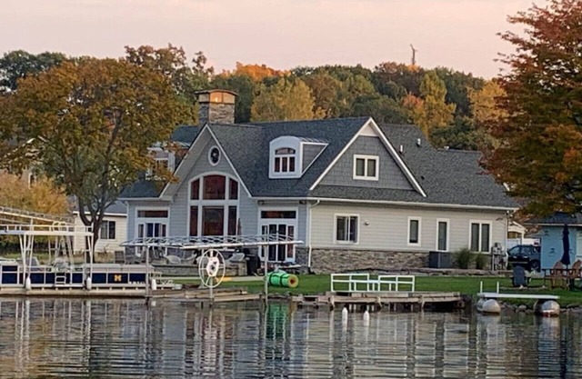 Runyan Lake House/4 Private Suites - Sleeps 13
