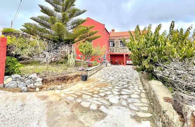 Rural house with BBQ and terrace with sea views