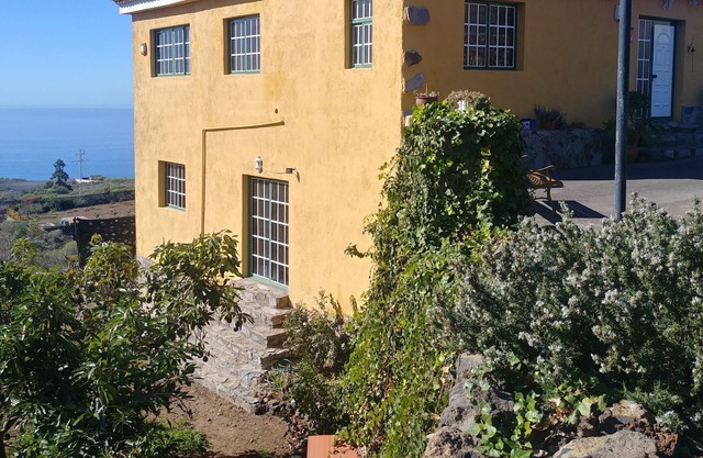 Rural Villa with Parking and Pool on 5000sq.m of Private Land