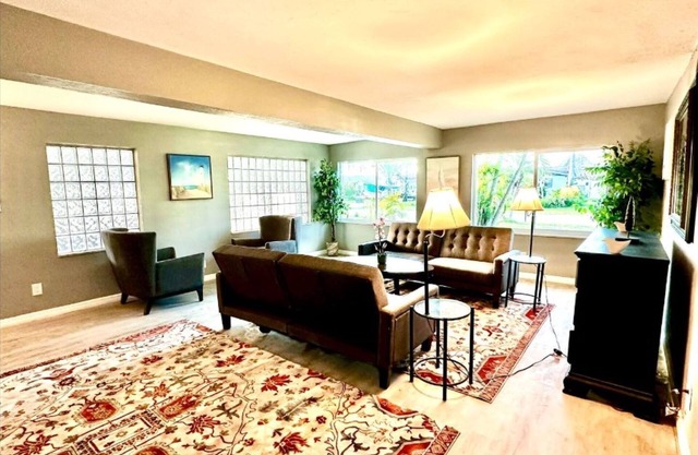 Ruskin Waterfront Gem & Sunny Spaces