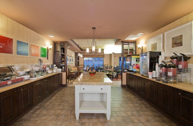 Russell Inn & Suites