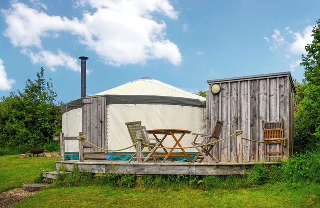 Russet Yurt - UKC6945