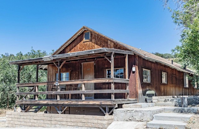 Rustic 5BR Cabin in Glamping Resort w/Firewood for Relaxing Evening