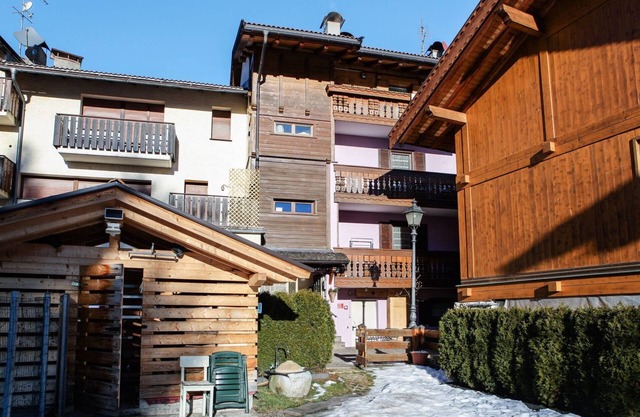 Rustic Apartment "Casa March 2" with Wi-Fi, Balcony, Garden & Mountain View