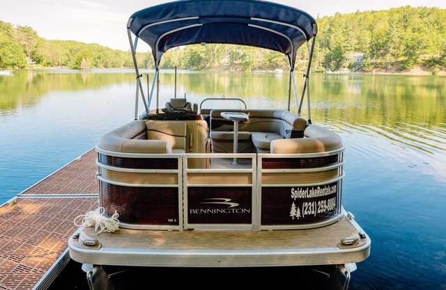 Rustic Cabin on Arbutus Lake w/Pontoon Rental