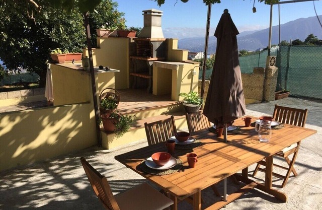 RUSTIC CASITA WITH HOT TUB