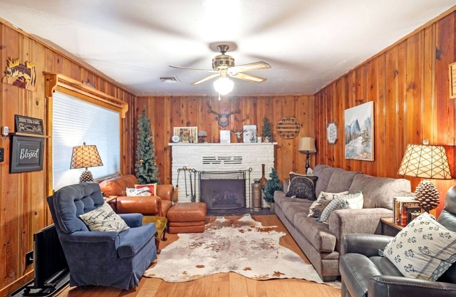 Rustic Charm Cabin + Pinetop-Lakeside Retreat