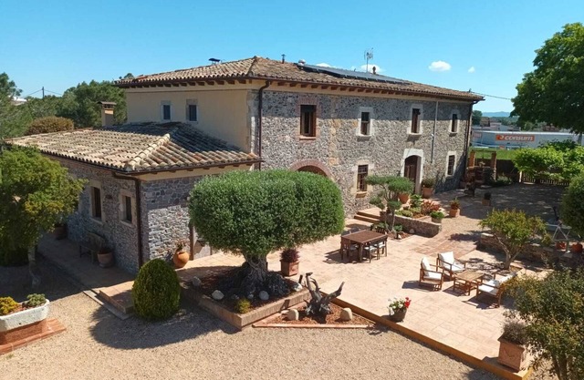 RUSTIC FARMHOUSE IDEAL FOR FAMILIES WITH PRIVATE POOL AND GREAT GARDEN