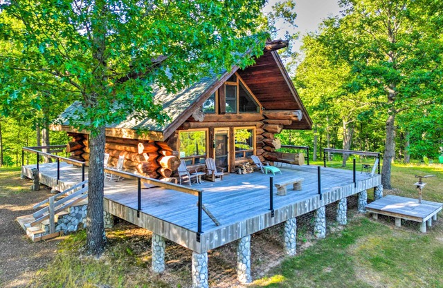 Rustic Hideaway: Fire Pits, Grills, 87 Acres!