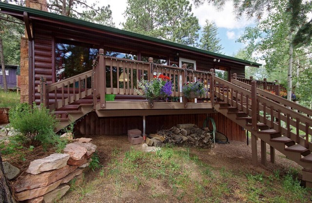 Rustic Historic Mountain Cabin by Pikes Peak.