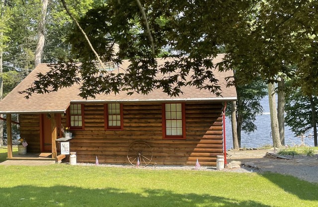 Rustic Lakefront Cabin on Lake Wallenpaupack