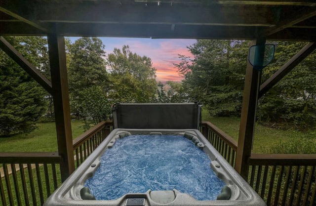 Rustic Lakefront Retreat w/Hot Tub & Pet Friendly