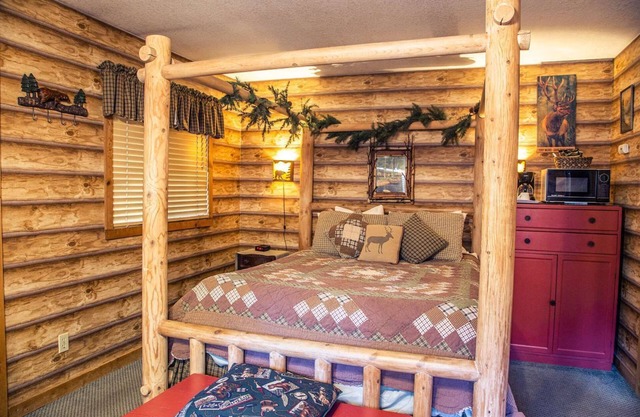 Rustic lodge with jetted tub - Mountain Spirit #7