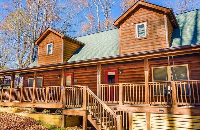 Rustic Log Cabin TH | Spacious King Suite | Views | Fire Pit | Walk Downtown WJ