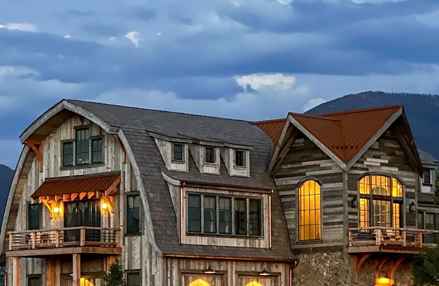 Rustic Luxury Barn Retreat in Pray, Montana – Family & Pet Friendly