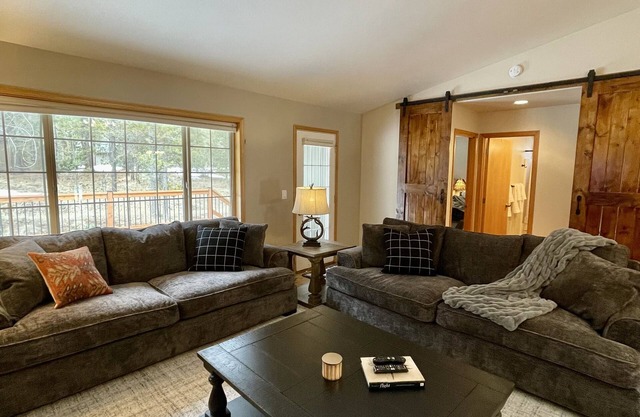Rustic Luxury River House - Near Sunriver, Mt. Bachelor