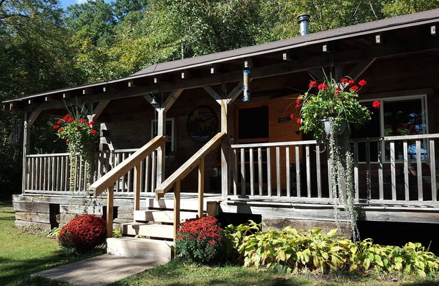 Rustic, small and primitive cabin - Riverview Cabin, LLC