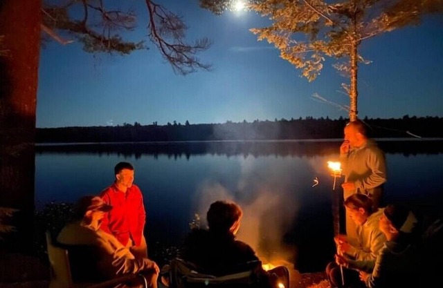 Rustic, spacious log cabin on Echo Laken