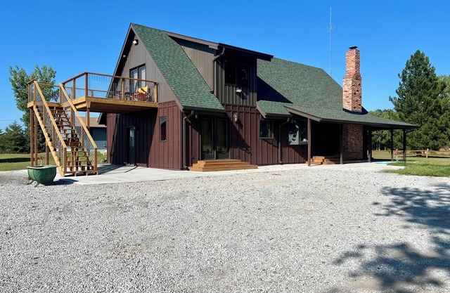 Rusty Flatts-Countryside Retreat Just Outside Grand Island – Sleeps 1 to 8