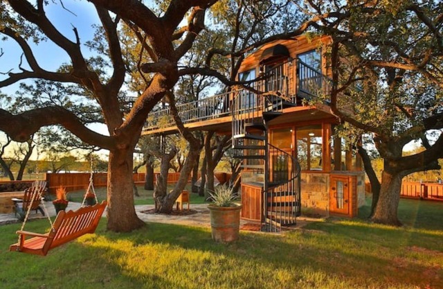 Ryders Treehouse is the ultimate couples romantic private ranch stay!