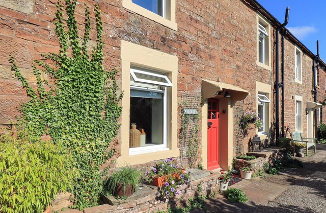 RYECROFT, pet friendly, with open fire in Brampton, Cumbria