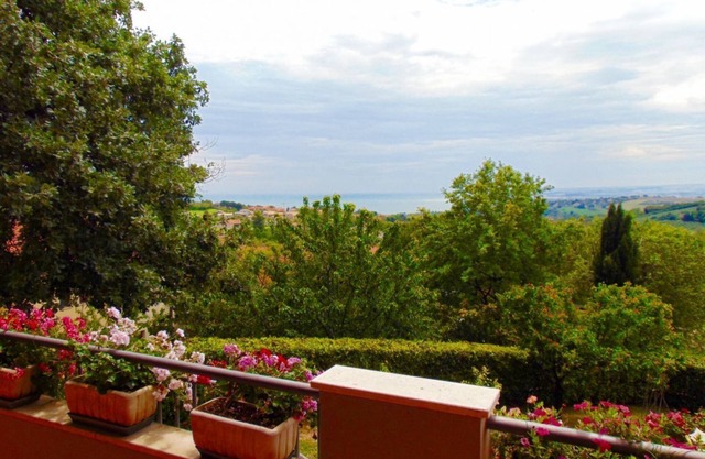 S204 - Sirolo, three-room apartment with large terrace overlooking the sea
