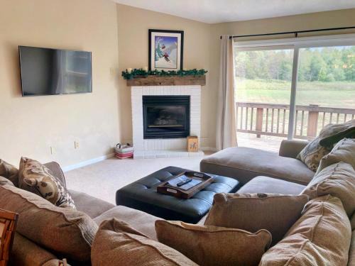 S5 Renovated Bretton Woods Resort condo with beautiful mountain views Fast wifi