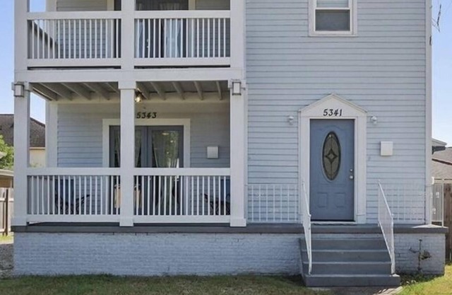 Safe and charming! 2BR Gentilly gem with large private balcony