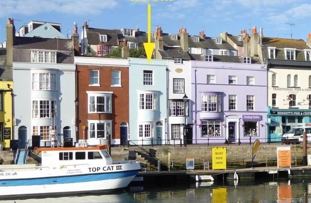 SAFE HARBOUR, pet friendly, with a garden in Brewers Quay Harbour