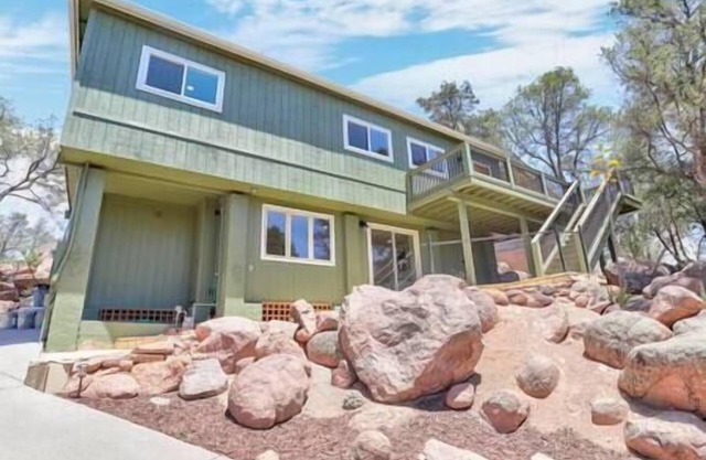 Sage Hill House - with spectacular views!
