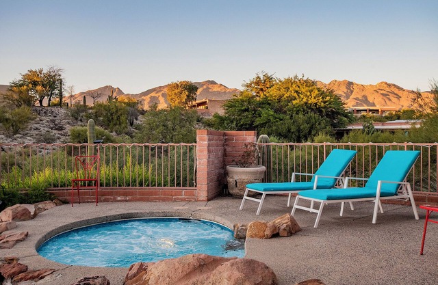 Saguaro Vista! Family oasis in the foothills!