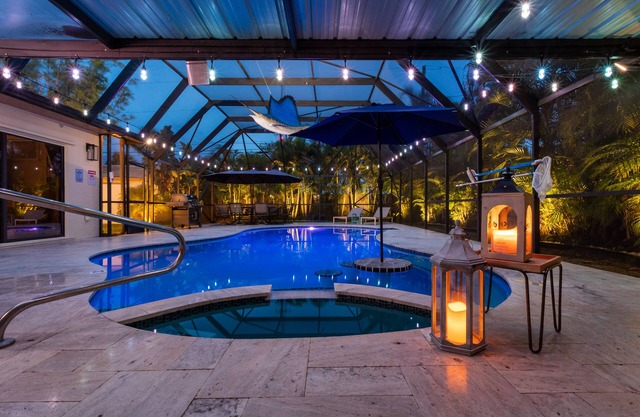 Sailfish Cove –Tropical Escape Minutes from Delray