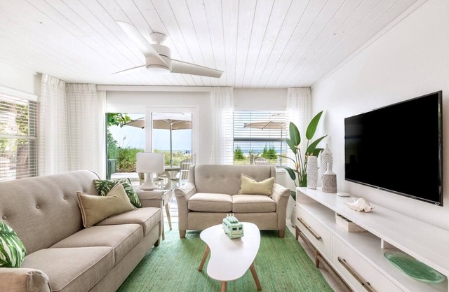 Sailfish Gulf Suites #1, Beachfront, Steps to the Sand