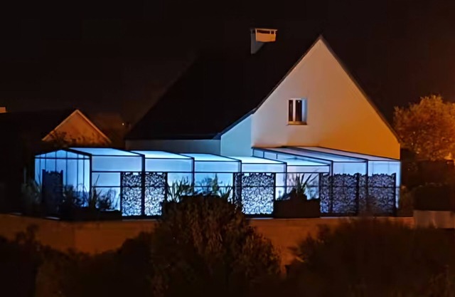 Saint-Lô - House with pool and park view.