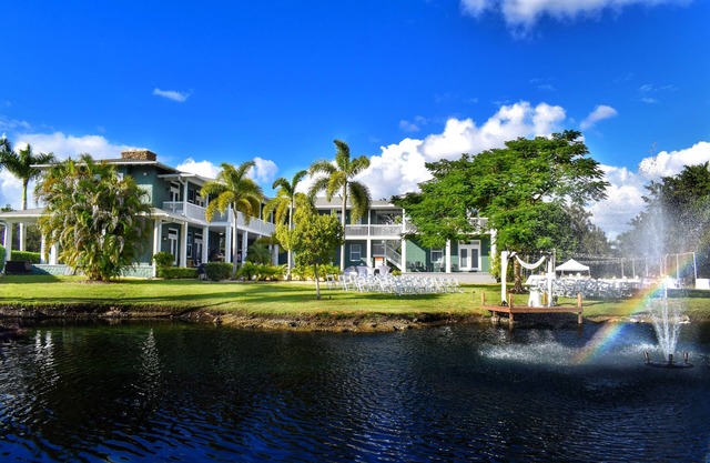 Saint Patrick Palace - Wedding-Ready Luxury Estate w/Pool & Guest Cottage