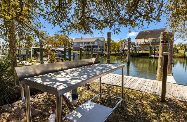 Salem Harbor Cottage with Boatslip