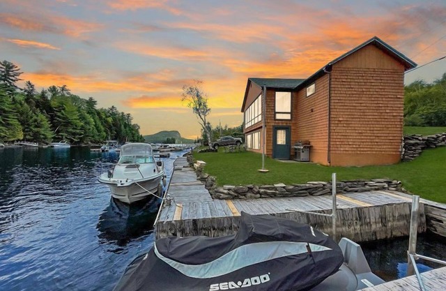 Salmon Run Lodge (Waterfront on the Moose River)