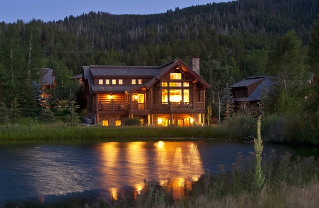Salmonfly Lodge. High-end Luxury Teton Springs Log Cabin in Victor. A/C