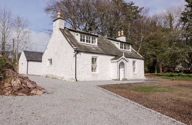 SALTFLATS COTTAGE - ROCKCLIFFE, pet friendly in Dalbeattie