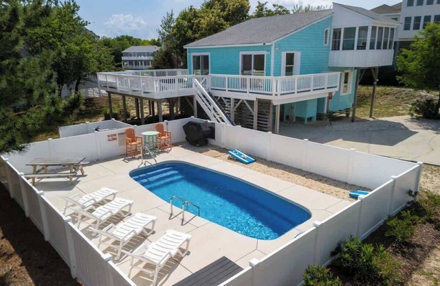 Saltwater Pool | Hot Tub | Town of Duck