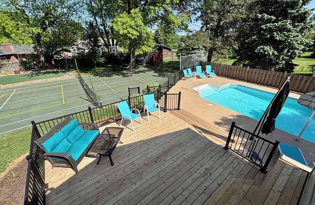 Saltwater Pool, Pickleball Court, Indoor Hot Tub, Putting green! 5BR - 3.5BA
