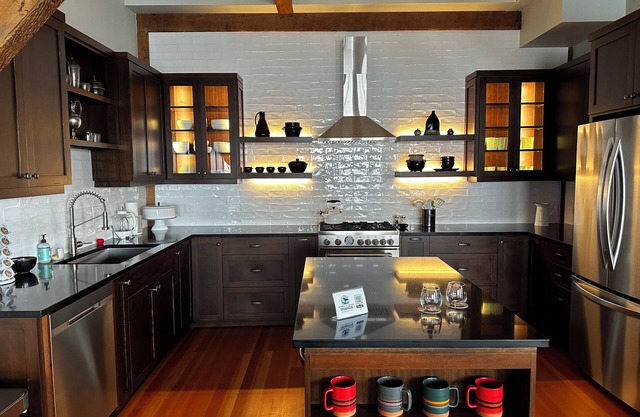 Salty Vons - Lower Waterfront Suite