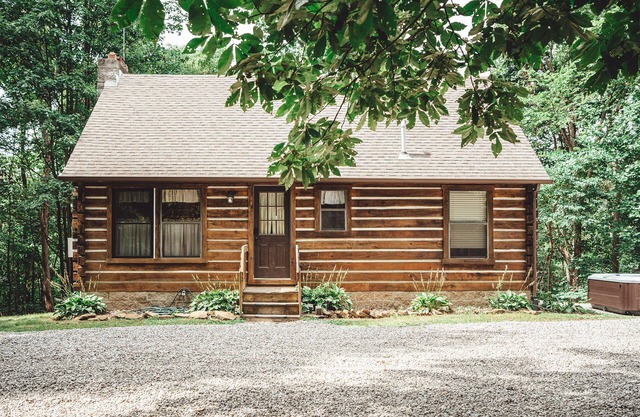 Sam's Creek Retreat w/Hot Tub!