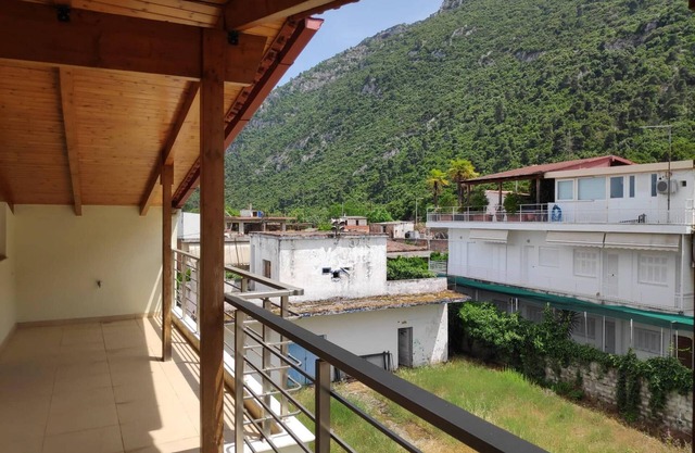 Samaras Apartments - Mountain View Attic