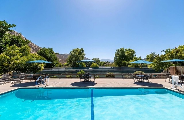 San Diego Country Retreat | Full Kitchen | Free Parking