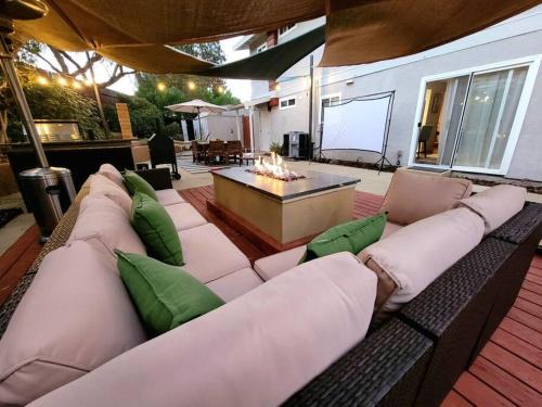 San Diego Oasis with Hot Tub, Gym, Outdoor Theater, Huge Yard