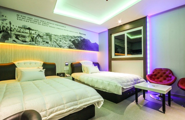 Sancheong Hyu and Joy