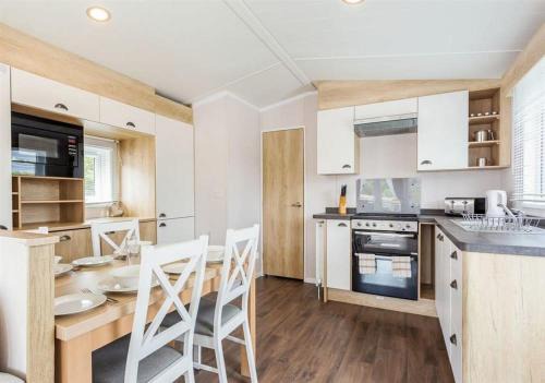 Sanctuary 10 Hot tub lodge